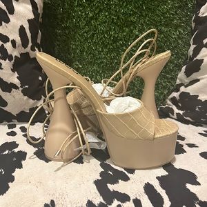 Size 9 retro strap up heels